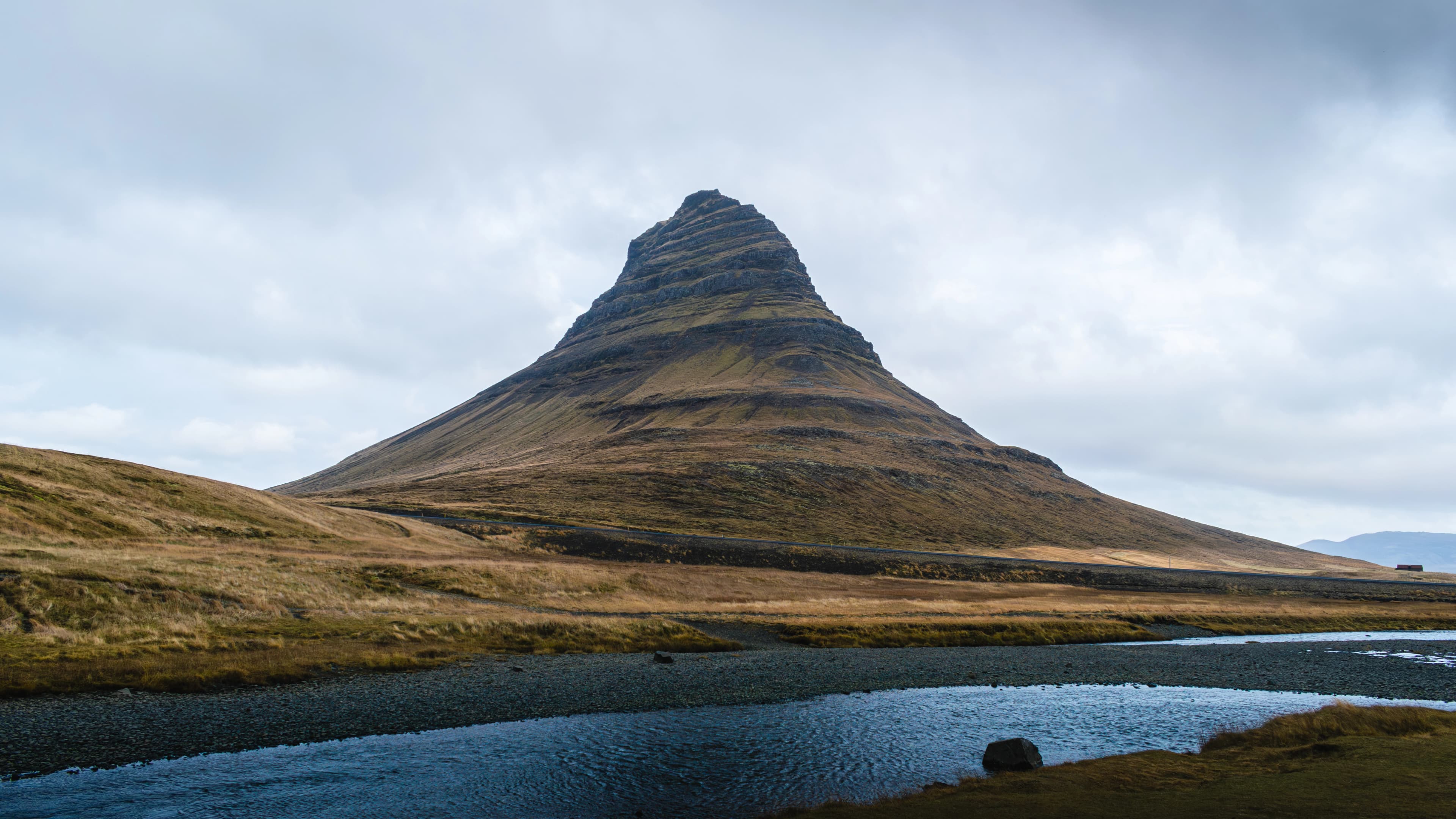 Kirkjufell & River